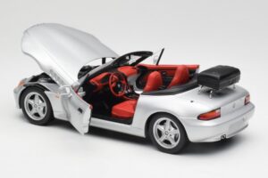 BMW Z3 Roadster Ar Bagāžas Turētāju Sudrabs UT Models 1:18 20407 Metāls — attēls 5 no 8