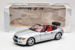 BMW Z3 Roadster Ar Bagāžas Turētāju Sudrabs UT Models 1:18 20407 Metāls — attēls 8 no 8