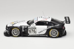 BMW Z4 #676 H. Stuck / J. Hennerici / D. Hurtgen Team Schubert Nürburgring 24 Hours 2006 AUTOart 1:18 80649 Metāls — attēls 3 no 6