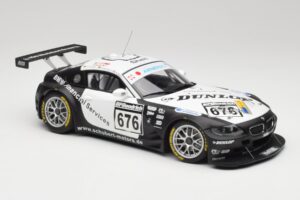 BMW Z4 #676 H. Stuck / J. Hennerici / D. Hurtgen Team Schubert Nürburgring 24 Hours 2006 AUTOart 1:18 80649 Metāls — attēls 4 no 6