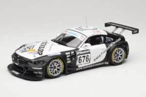 BMW Z4 #676 H. Stuck / J. Hennerici / D. Hurtgen Team Schubert Nürburgring 24 Hours 2006 AUTOart 1:18 80649 Metāls