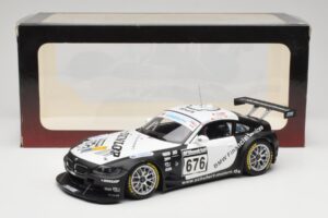 BMW Z4 #676 H. Stuck / J. Hennerici / D. Hurtgen Team Schubert Nürburgring 24 Hours 2006 AUTOart 1:18 80649 Metāls — attēls 6 no 6