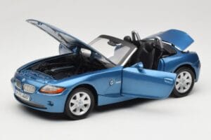 BMW Z4 E85 Zils Metallic Motormax 1:18 73144 Metāls — attēls 2 no 8
