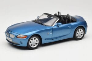 BMW Z4 E85 Zils Metallic Motormax 1:18 73144 Metāls