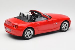 BMW Z4 E85 Roadster Sarkans Bburago 1:18 34046 Metāls — attēls 3 no 8
