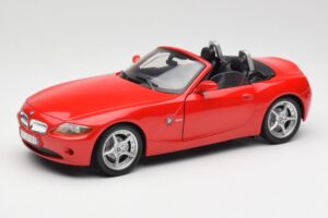 BMW Z4 E85 Roadster Sarkans Bburago 1:18 34046 Metāls