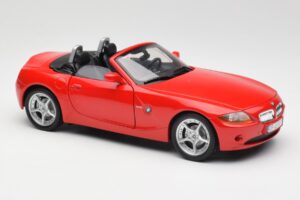 BMW Z4 E85 Roadster Sarkans Bburago 1:18 34046 Metāls — attēls 6 no 8