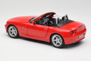 BMW Z4 E85 Roadster Sarkans Bburago 1:18 34046 Metāls — attēls 7 no 8