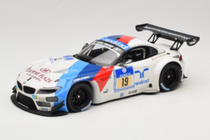 BMW Z4 GT3 #19 Team Schubert J. Muller / D. Muller ADAC 24 Hours Nurburgring 2013 Minichamps 1:18 151132319 Metāls