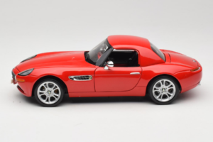 BMW Z8 Sarkans Kyosho 1:18 80439411730 Metāls — attēls 5 no 9
