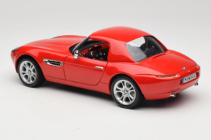 BMW Z8 Sarkans Kyosho 1:18 80439411730 Metāls — attēls 8 no 9