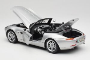 BMW Z8 E52 Titanium Silver Maisto 1:18 536896 Metāls — attēls 5 no 8