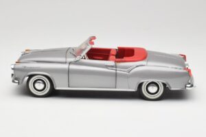 Borgward Isabella Kabriolets Sudrabs Revell 1:18 8411 Metāls — attēls 4 no 8
