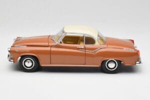 Borgward Isabella Coupe Bronzs Balts Revell 1:18 08982 Metāls — attēls 4 no 8