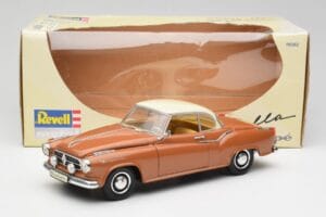 Borgward Isabella Coupe Bronzs Balts Revell 1:18 08982 Metāls — attēls 5 no 8