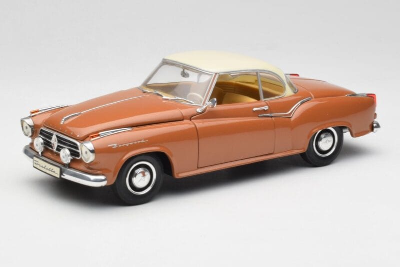 Borgward Isabella Coupe Bronzs Balts Revell 1:18 08982 Metāls