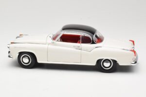 Borgward Isabella Coupe Balts Revell 1:18 08982-W1 Metāls — attēls 4 no 8