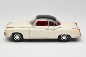 Borgward Isabella Coupe Balts Revell 1:18 8859 Metāls — attēls 4 no 8