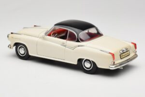 Borgward Isabella Coupe Balts Revell 1:18 8859 Metāls — attēls 7 no 8
