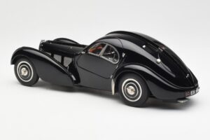Bugatti 57SC Atlantic Melns CMC 1:18 M-085 Metāls — attēls 5 no 6