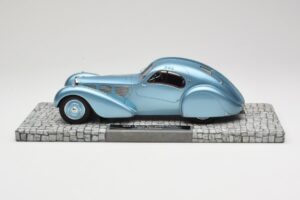Bugatti Type 57SC Atlantic Zils Minichamps 1:18 107110320 Metāls — attēls 3 no 6