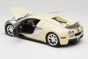 Bugatti Veyron Edition Centenaire Chrome Beige Minichamps 1:18 100110854 Metāls — attēls 5 no 8