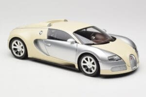Bugatti Veyron Edition Centenaire Chrome Beige Minichamps 1:18 100110854 Metāls — attēls 6 no 8