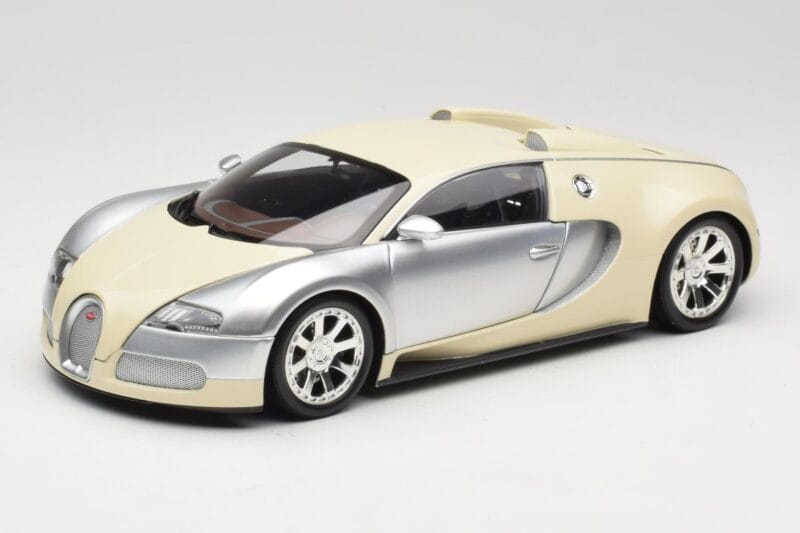 Bugatti Veyron Edition Centenaire Chrome Beige Minichamps 1:18 100110854 Metāls
