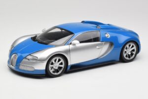 Bugatti Veyron Edition Centenaire Chrome Blue Minichamps 1:18 100110850-O Metāls