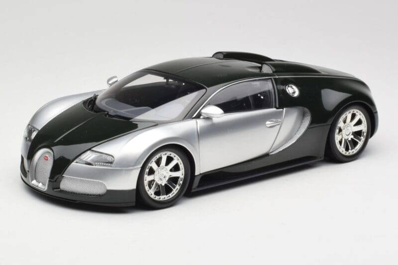 Bugatti Veyron Edition Centenaire Chrome Green Minichamps 1:18 100110852 Metāls