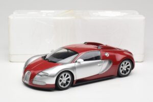 Bugatti Veyron Edition Centenaire Chrome Red Minichamps 1:18 100110851-O Metāls — attēls 8 no 8