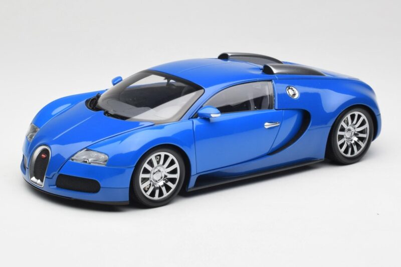 Bugatti Veyron Gaiši Zils Tumšzils Minichamps 1:18 100110821 Metāls