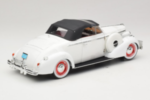 Buick Century Kabriolets Balts Signature Models 1:18 18131 Metāls — attēls 2 no 6