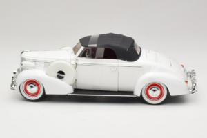 Buick Century Kabriolets Balts Signature Models 1:18 18131 Metāls — attēls 3 no 6