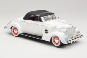 Buick Century Kabriolets Balts Signature Models 1:18 18131 Metāls — attēls 4 no 6