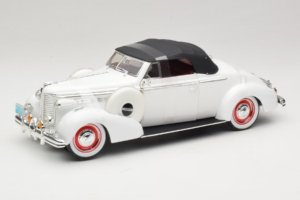 Buick Century Kabriolets Balts Signature Models 1:18 18131 Metāls