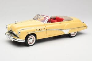 Buick Roadmaster Chrome Yellow Motormax 1:18 23124646-M17 Metāls