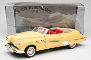 Buick Roadmaster Chrome Yellow Motormax 1:18 23124646-M17 Metāls — attēls 8 no 8
