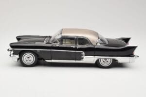 Cadillac Brougham Melns Sun Star 1:18 4001 Metāls — attēls 4 no 8