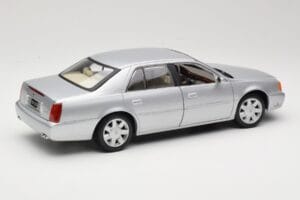 Cadillac DeVille DTS Maisto 1:18 56061 Metāls — attēls 3 no 8