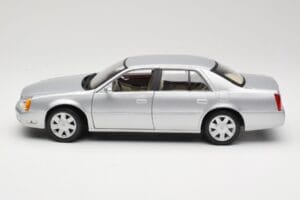 Cadillac DeVille DTS Maisto 1:18 56061 Metāls — attēls 4 no 8