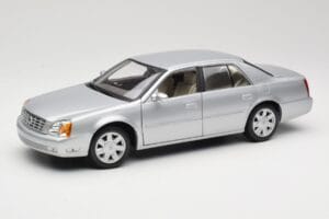 Cadillac DeVille DTS Maisto 1:18 56061 Metāls