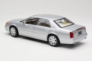 Cadillac DeVille DTS Maisto 1:18 56061 Metāls — attēls 7 no 8