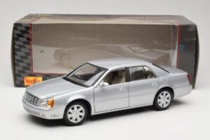 Cadillac DeVille DTS Maisto 1:18 56061 Metāls — attēls 8 no 8