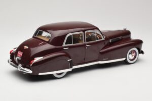 Cadillac Fleetwood 60 Special Sedan Sarkans MCG 1:18 MCG18071 Metāls — attēls 2 no 6