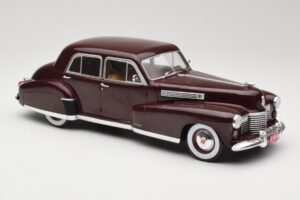 Cadillac Fleetwood 60 Special Sedan Sarkans MCG 1:18 MCG18071 Metāls — attēls 4 no 6