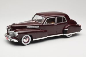 Cadillac Fleetwood 60 Special Sedan Sarkans MCG 1:18 MCG18071 Metāls