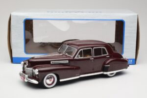 Cadillac Fleetwood 60 Special Sedan Sarkans MCG 1:18 MCG18071 Metāls — attēls 6 no 6