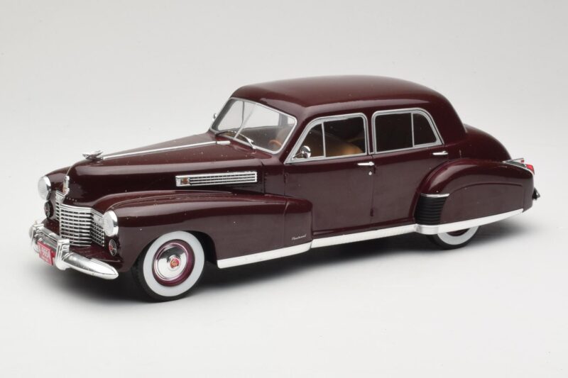 Cadillac Fleetwood 60 Special Sedan Sarkans MCG 1:18 MCG18071 Metāls