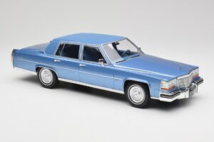 Cadillac Fleetwood Brougham Zils Metālisks MCG 1:18 MCG18252 Metāls — attēls 4 no 6